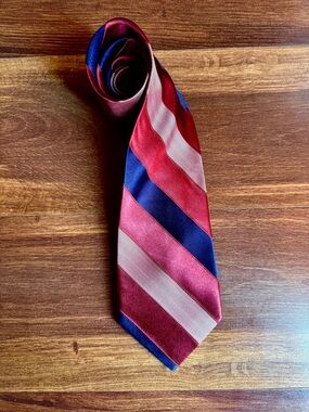 MICHAEL KORS 100% Silk Red and Blue Diagonal Stripe  Repp Tie